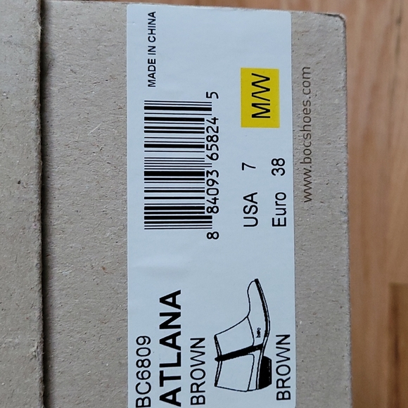 B.O.C. Atlana Leather Foldover boots with side zipper detail - Picture 6 of 6